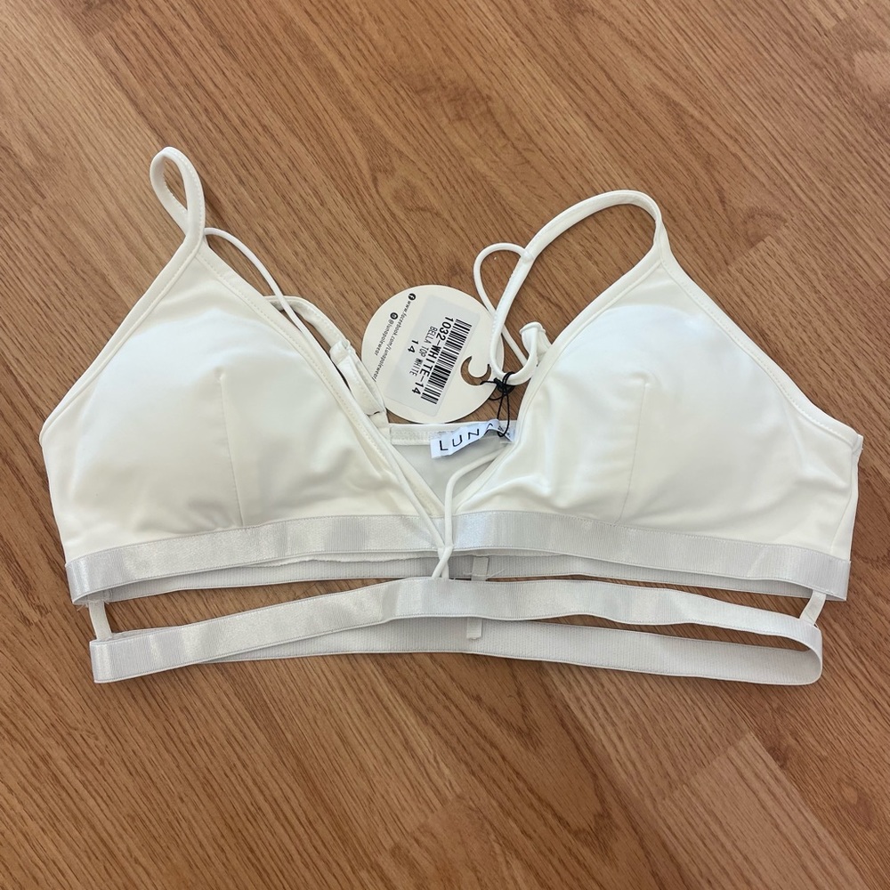 Lunalea Size 14(AU) Size 10(US) Bella top in white. NWT
